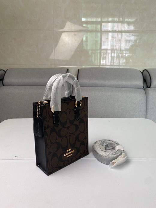 夏季特惠💰430 蔻驰新品 C家CJ494老花 Ck170奶茶色 CJ501绿色橘色（宽肩带）North South系列经典老花琴谱包百搭迷你手提包单肩斜挎包 商品图1