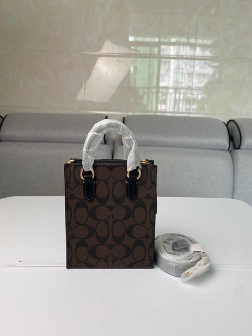 夏季特惠💰430 蔻驰新品 C家CJ494老花 Ck170奶茶色 CJ501绿色橘色（宽肩带）North South系列经典老花琴谱包百搭迷你手提包单肩斜挎包 商品图2