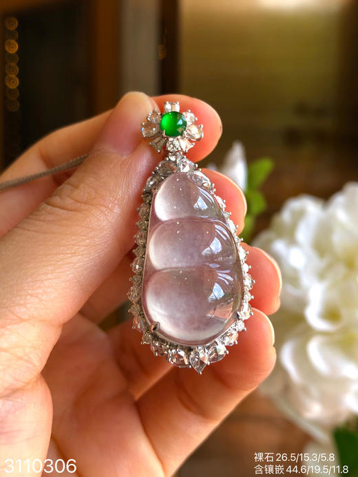 3110306，近玻璃飘花福豆吊坠。具体价格微信咨询 商品图3