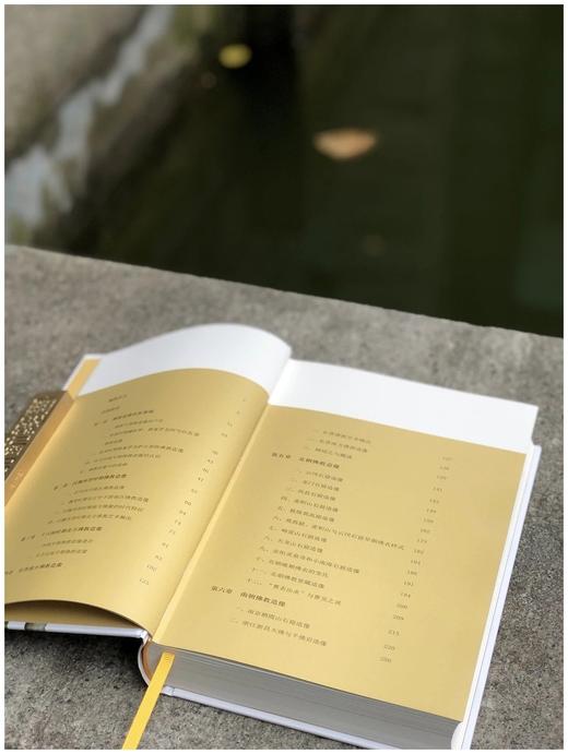 《汉唐佛教造像艺术史》，精装，16开，费泳著，湖北美术出版社2022年10月第三次印刷，504页，定价298，售价223元。 商品图3