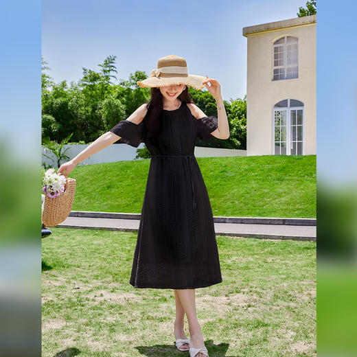 VICTORIA&VERA夏季新款度假风设计感小众挂脖露肩显瘦连衣裙 商品图4