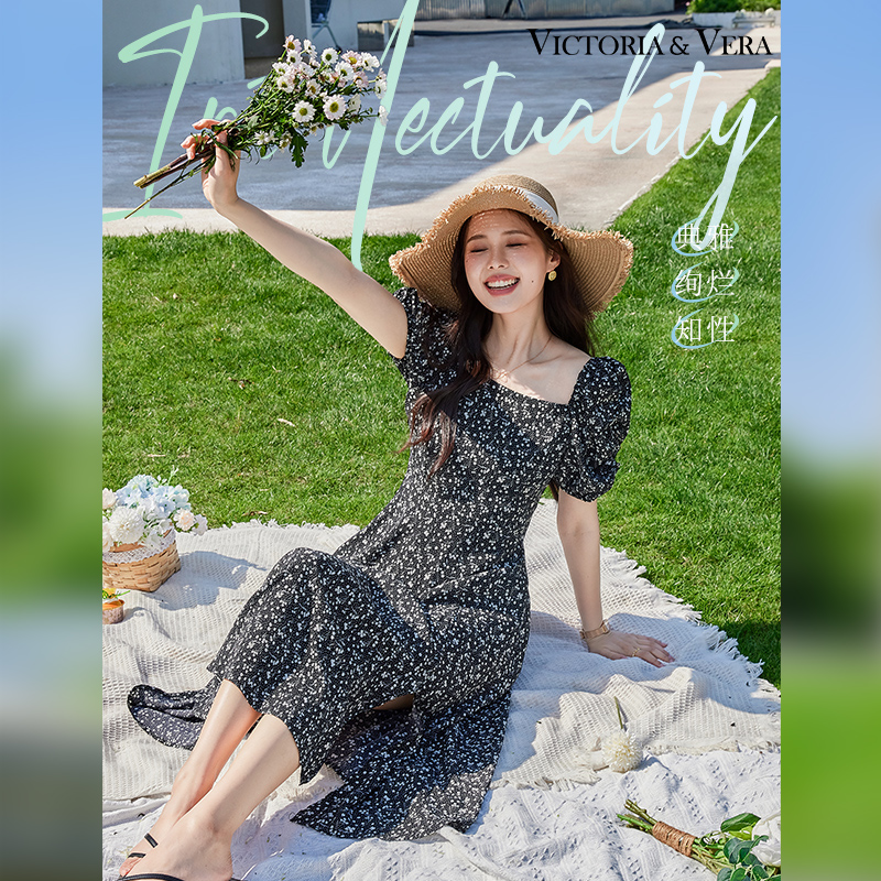 VICTORIA&VERA夏季新款法式方领收腰显瘦一字领黑色碎花连衣裙