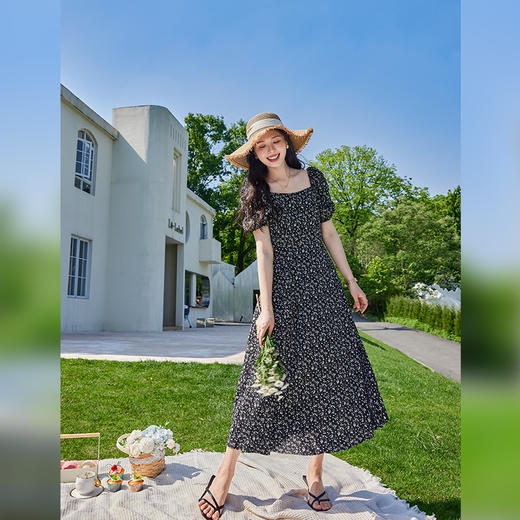 VICTORIA&VERA夏季新款法式方领收腰显瘦一字领黑色碎花连衣裙 商品图4