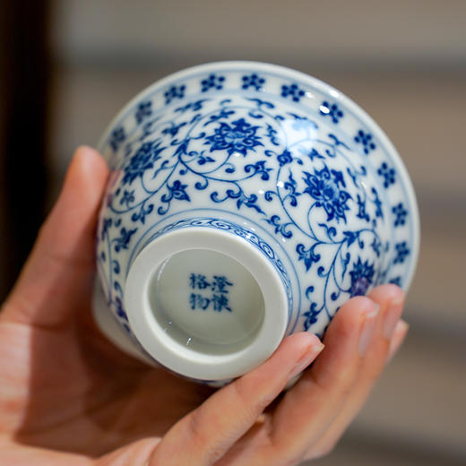 景德镇抱翁堂 青花缠枝莲压手杯  大容量茶杯 茶碗 手绘品茗杯 商品图3