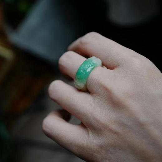 岁月拾遗 少‮的见‬清代‮蝙雕‬蝠‮绿飘‬马鞍戒 戒指 商品图3