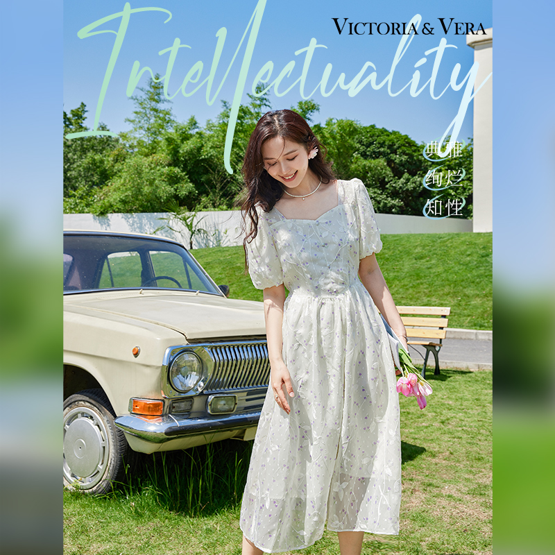 VICTORIA&VERA夏季新款法式小清新方领初恋系温柔风绣花肌理感连衣裙