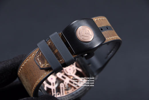 法兰克穆勒 Frank Muller Vanguard V45碳纤维陀飞轮 V2版本 一体镂空陀飞轮机芯和全新研发的高密度NTPT“夜光”碳纤维表壳 整表重量90克 佩戴舒适 商品图7