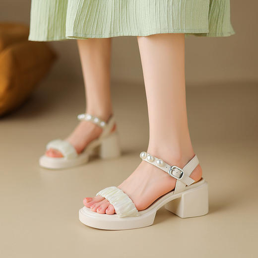 舒适百搭，轻里外全头层皮珍珠粗跟圆头露趾凉鞋ZYY-A439 商品图0