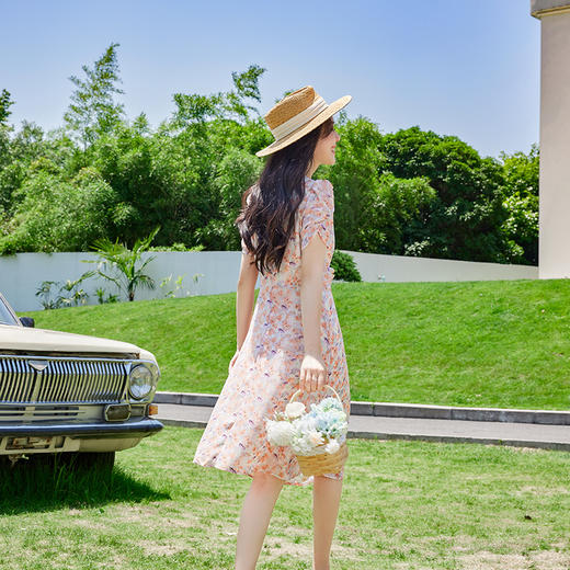 VICTORIA&VERA夏季新款温柔风气质修身法式桔梗粉色碎花交叉设计连衣裙 商品图6