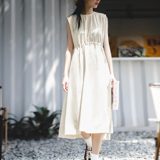 马登女装 美式休闲无袖纯色连衣裙夏季少女感海边度假小众设计长 商品图4