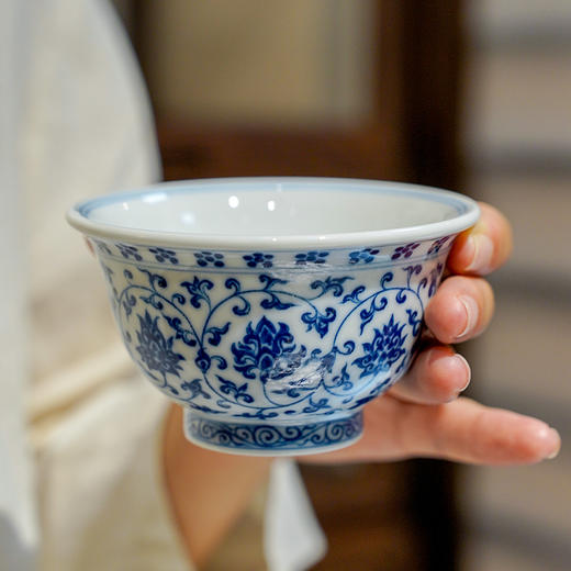 景德镇抱翁堂 青花缠枝莲压手杯  大容量茶杯 茶碗 手绘品茗杯 商品图2