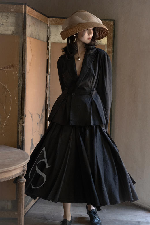 Phaedo  黑色插片式伞型半裙 商品图0