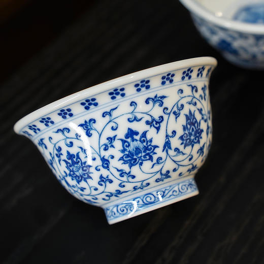 景德镇抱翁堂 青花缠枝莲压手杯  大容量茶杯 茶碗 手绘品茗杯 商品图8