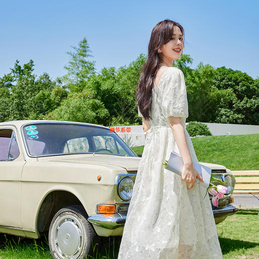 VICTORIA&VERA夏季新款法式小清新方领初恋系温柔风绣花肌理感连衣裙 商品图6