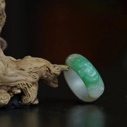 岁月拾遗 少‮的见‬清代‮蝙雕‬蝠‮绿飘‬马鞍戒 戒指 商品图0