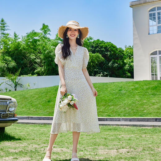 VICTORIA&VERA夏季新款韩系V领褶皱泡泡袖高腰显瘦碎花中长款连衣裙 商品图4