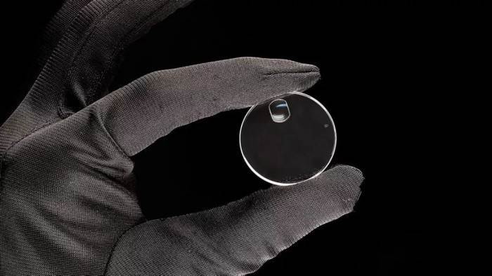 亚克力腕表镜片VS蓝宝石腕表镜片