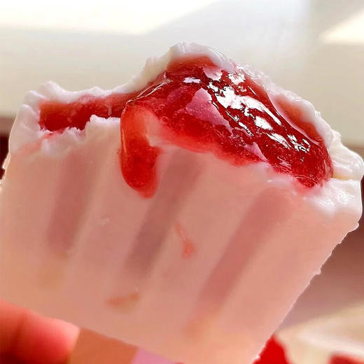 宏宝莱草莓生酪雪糕70g 商品图1