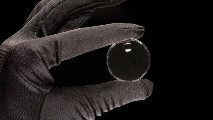 亚克力腕表镜片VS蓝宝石腕表镜片