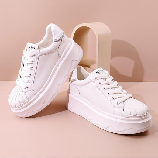 Safiya/索菲娅2023秋季新品潮流贝壳头休闲百搭松糕厚底小白鞋 SF33112425 商品图2