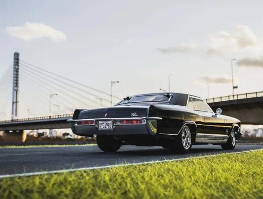 京商 fazer 1/10 电动四驱房车 1965 Buick® Riviera™ Regal Black 34434T1 商品图5