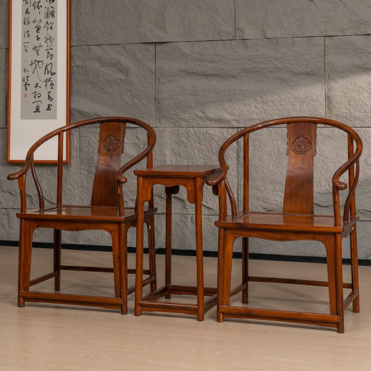 黄花梨浮雕螭龙纹圈椅成套（两椅一几） 商品图4