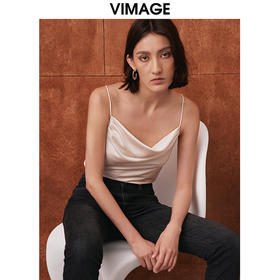 VIMAGE纬漫纪基础显瘦百搭缎面荡领遮副乳细吊带小上衣秋季新款V2013601