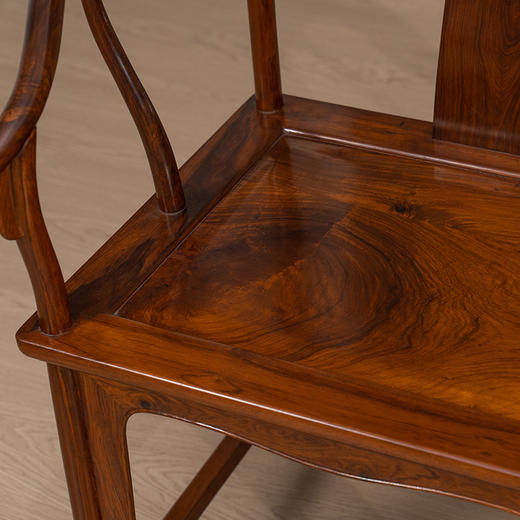 黄花梨浮雕螭龙纹圈椅成套（两椅一几） 商品图2