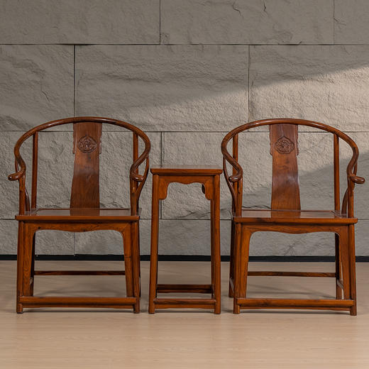 黄花梨浮雕螭龙纹圈椅成套（两椅一几） 商品图0