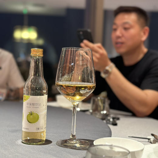 正宗🍎烟台苹果酿造的苹果醋 果汁含量≥50%  果香浓郁，清爽解腻，营养丰富， 商品图3