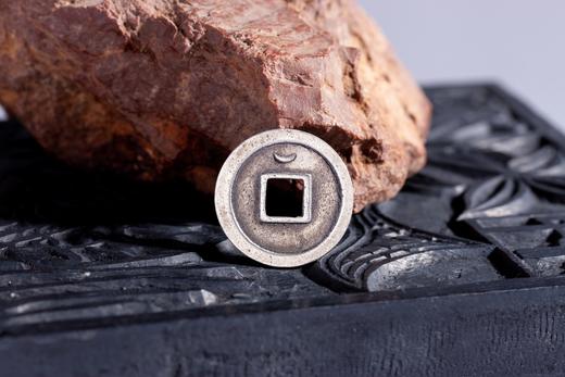 矩德泉坊 纯银手作   开元通宝背月（2.4厘米版）702 商品图4