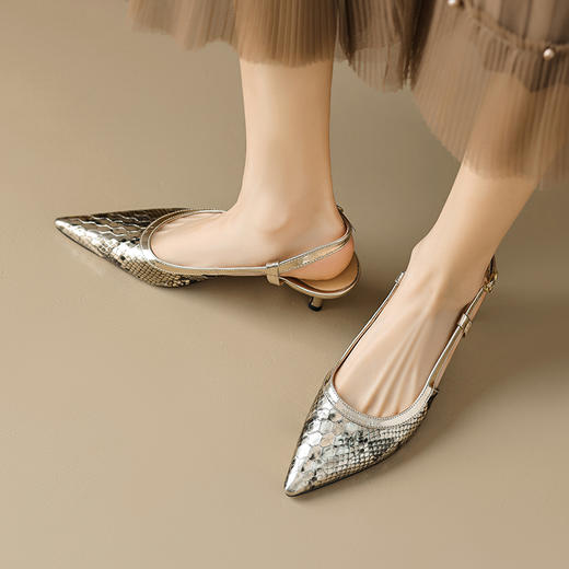 性感优雅，里外全皮尖头猫跟凉鞋QJR-B107-1 商品图2