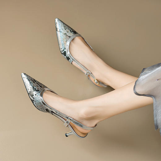 性感优雅，里外全皮尖头猫跟凉鞋QJR-B107-1 商品图11