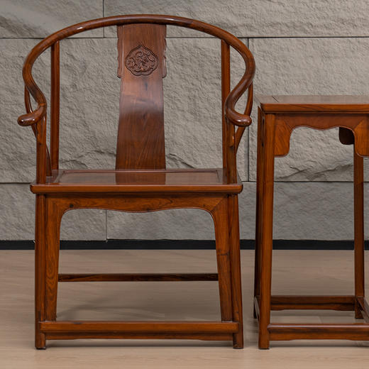 黄花梨浮雕螭龙纹圈椅成套（两椅一几） 商品图3