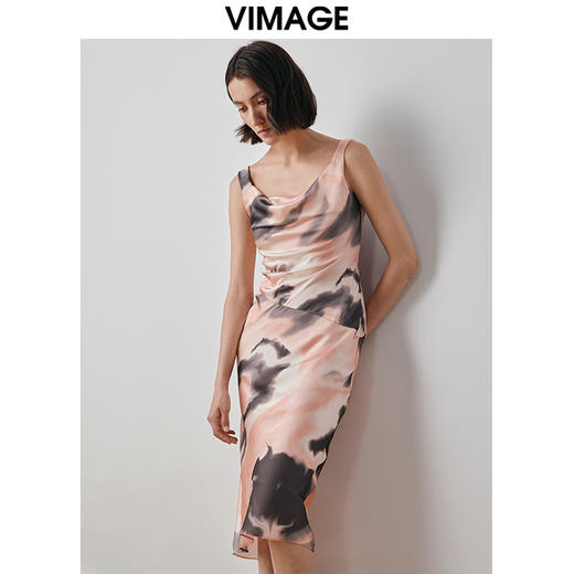 VIMAGE纬漫纪高级感荡领不规则印花显瘦宽吊带连衣裙秋季新款V2007601 商品图3