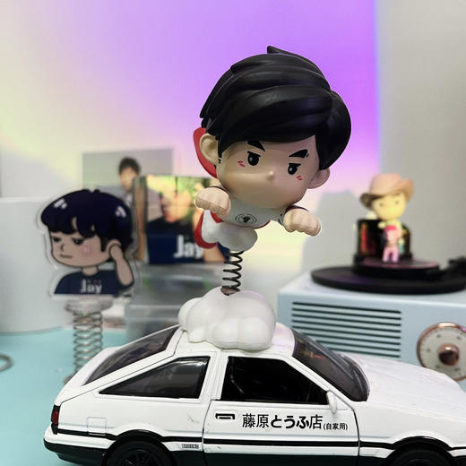 正版周同学爆款汽车摆件新款高级桌面装饰公仔粉丝收藏毕业礼物 商品图3