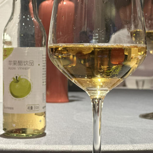 正宗🍎烟台苹果酿造的苹果醋 果汁含量≥50%  果香浓郁，清爽解腻，营养丰富， 商品图4
