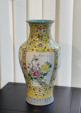 粉彩黄底缠枝莲开窗花卉瓶