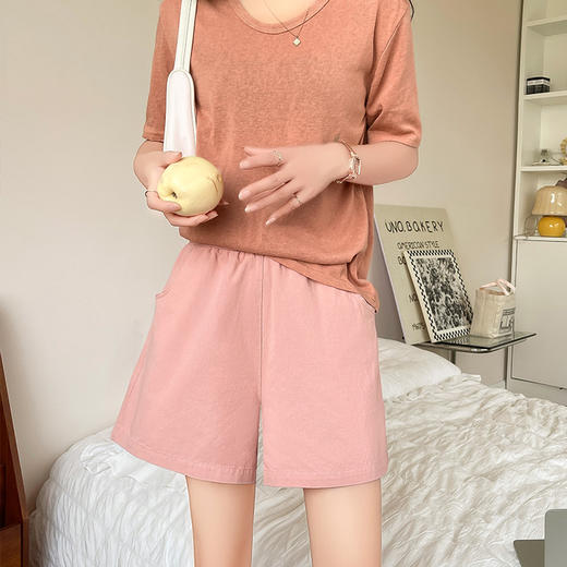 【夏季外穿百搭阔腿裤】穿上舒适水洗棉面料的卡其运动短裤女，为你带来不一样的新款体验，宽松设计让你在义乌休闲裤中自由穿梭，展现独特女性魅力。 商品图1