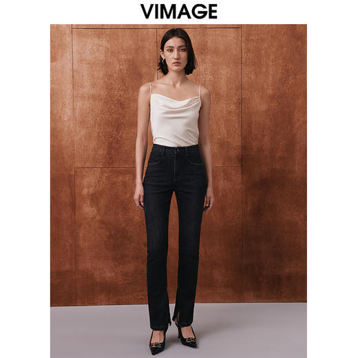 VIMAGE纬漫纪基础显瘦百搭缎面荡领遮副乳细吊带小上衣秋季新款V2013601 商品图1