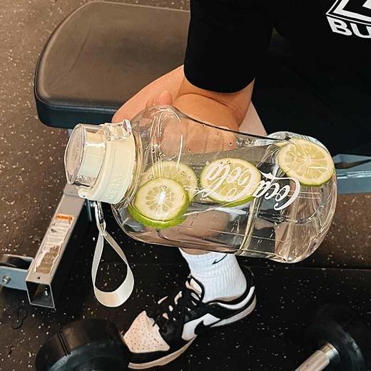 GE-CK23SS-S38系列 可口可乐联名款吨吨运动杯(1.6L) 商品图3