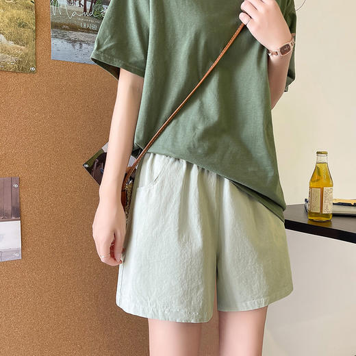【夏季外穿百搭阔腿裤】穿上舒适水洗棉面料的卡其运动短裤女，为你带来不一样的新款体验，宽松设计让你在义乌休闲裤中自由穿梭，展现独特女性魅力。 商品图3