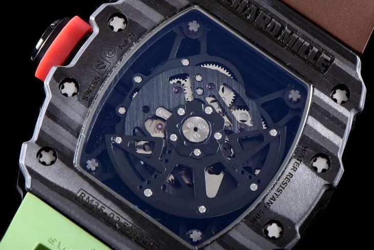 kv厂理查德米尔RM035碳纤维系列表款-最“豪”的奢侈腕表