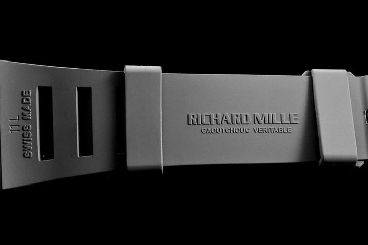 kv厂理查德米尔RM035碳纤维系列表款-最“豪”的奢侈腕表