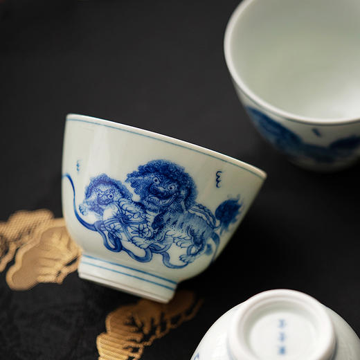 仿古12号品杯 青花团凤/ 青花狮子滚雪球 / 古彩狮子滚绣球 茶杯品茗杯大号 主人杯 个人陶瓷茶具 商品图8
