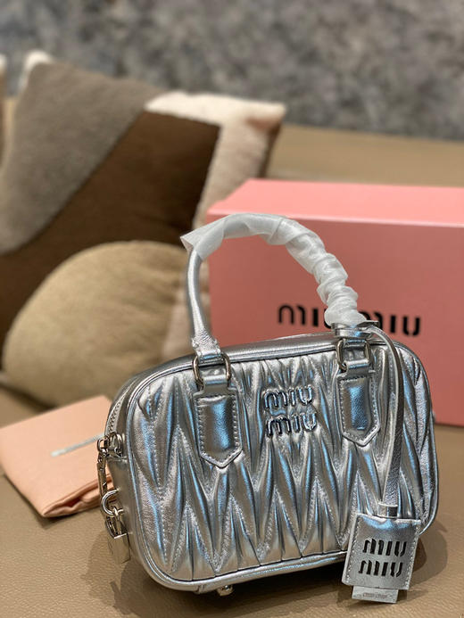 299包邮🉐️
升级品质出 〰️
Miu保龄球包 商品图4