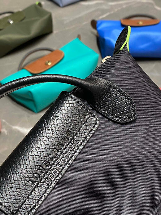 代购级别迷你珑骧秒杀 ‼️
原价💰228 现在半价🉐️118包邮 ‼️ 商品图8