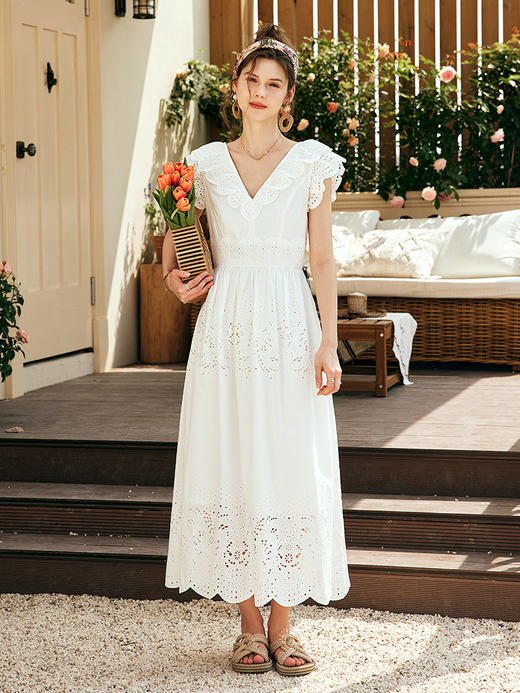 OLrain欧芮儿法式白色V领连衣裙女夏季2023新款收腰刺绣镂空A字裙 商品图3