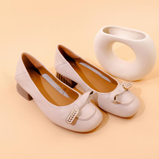 Safiya/索菲娅2023秋季新款真皮粗跟休闲麦穗蝴蝶结软底粗跟浅口单鞋SF33111402 商品图5