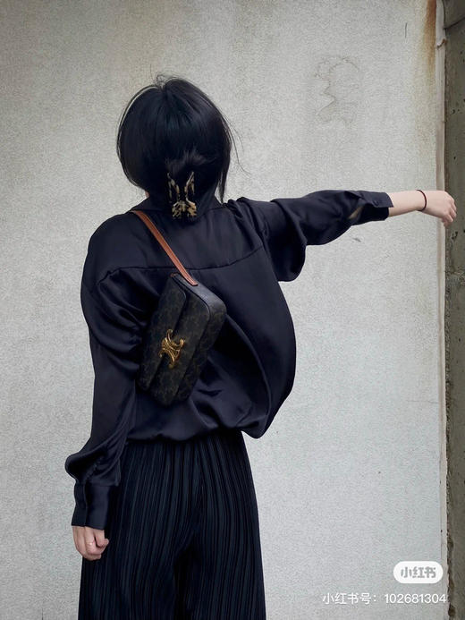 🉐️299包邮
定制版凯旋门腋下包 商品图2